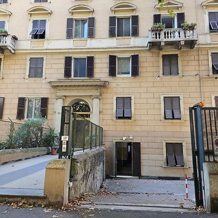 Готель Casa Regis - Free Parking Генуя Екстер'єр фото