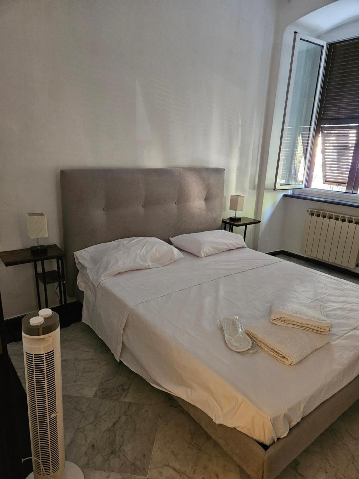 Готель Casa Regis - Free Parking Генуя Екстер'єр фото